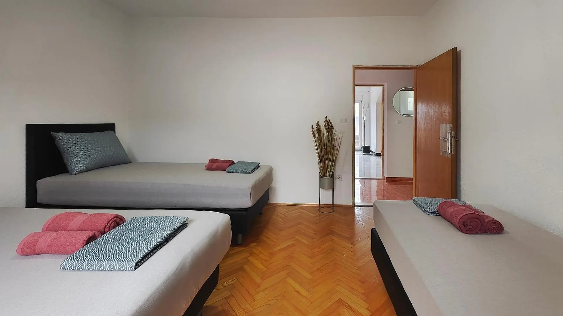Apartments Tomy 2 Kastela