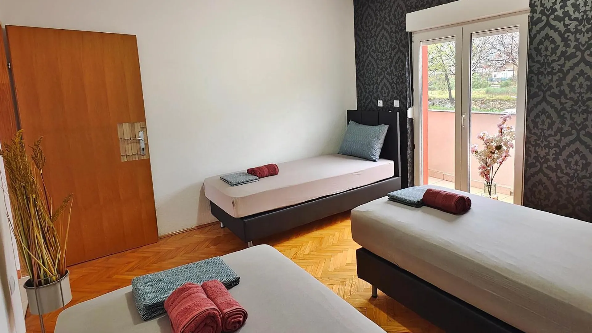 Apartments Tomy 2 Kastela